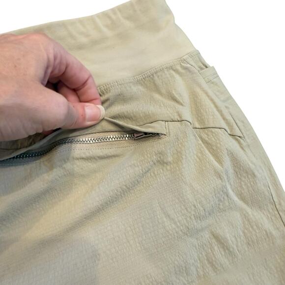 Athleta Women’s Khaki Trekkie North Short, pockets, Size 16 - Picture 7 of 9